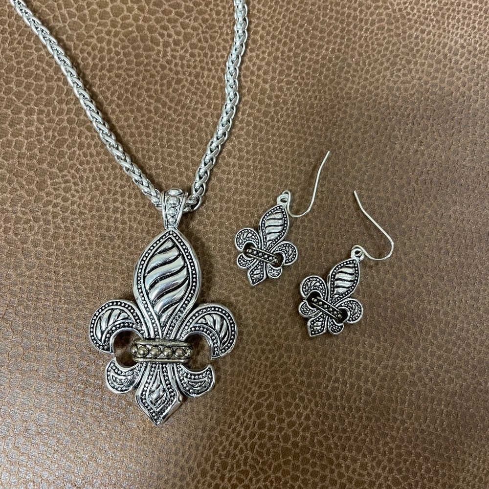 ▶️ Fleur De Lis Set